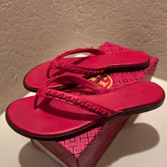 Tory Burch Size 10.5 Everly Chain Flip Flop Sandals Bearberry Red Nappa Leather - Picture 4 of 15